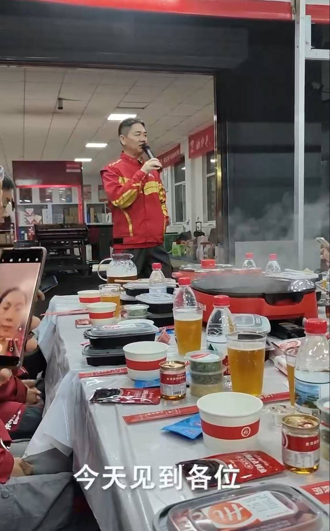刘强东冲到一线：白天送外卖<strong></p>
<p>虚拟币交易平台怎么玩</strong>，晚上请骑手吃海底捞