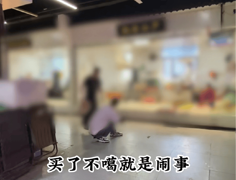 男子买鱼拒杀遭暴力殴打<strong></p>
<p>wicc虚拟币价格</strong>，摊主叫嚣“不杀是闹事”“打死你”，警方回应