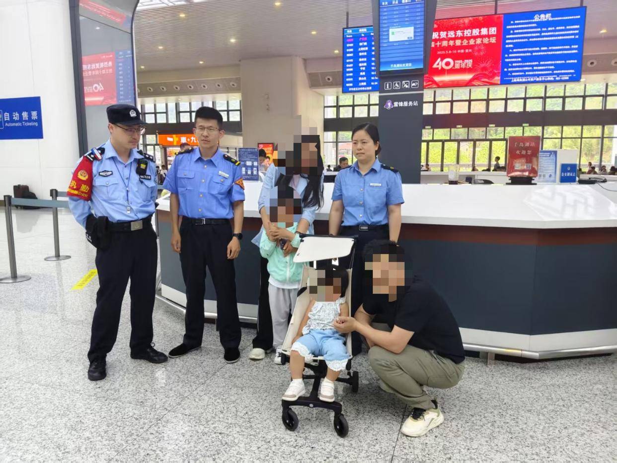 爸妈打瞌睡<strong></p>
<p>虚拟币自动破解密码软件</strong>，5岁哥哥带2岁妹妹独自下高铁：想叫他们的，但是觉得保护妹妹比较重要