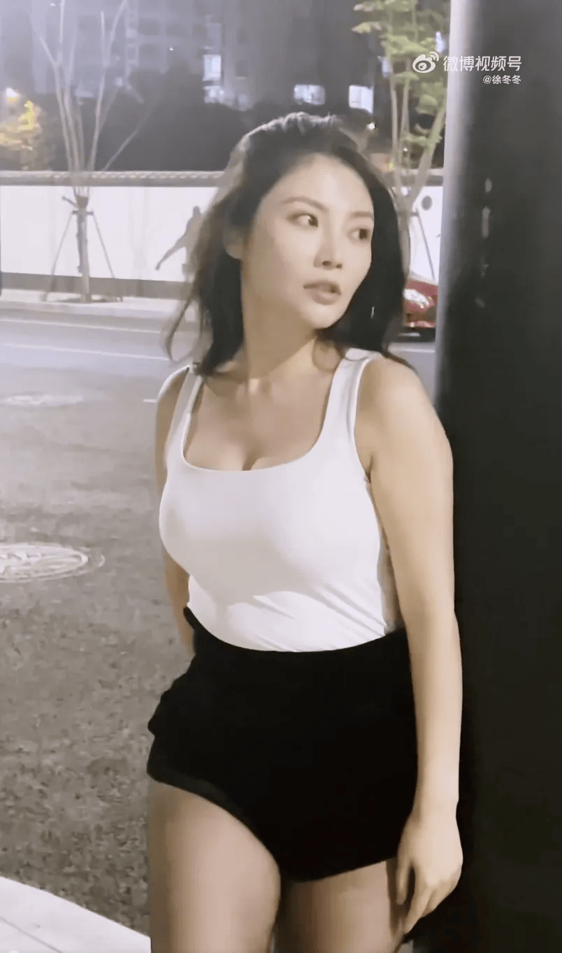 “椰树女神”徐冬冬大方晒照<strong></p>
<p>虚拟币uif</strong>，并配文：我的蝴蝶袖，很丰腴！
