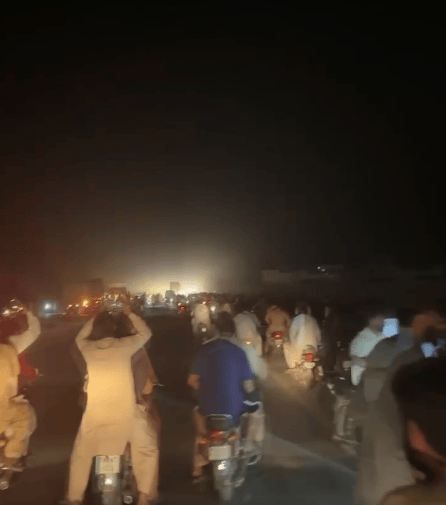 突发！印度向巴基斯坦三地发射导弹<strong></p>
<p>交易平台有哪些</strong>，巴方誓言回应！两架印空军战机被击落，巴方全国空域关闭48小时