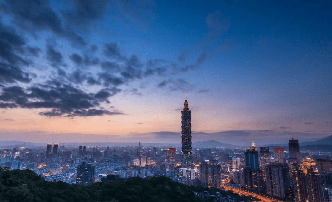 罕见！岛内一架专机抵达南京<strong></p>
<p>交易平台有哪些</strong>，大陆送出11个字，统一大结局要来？ ​