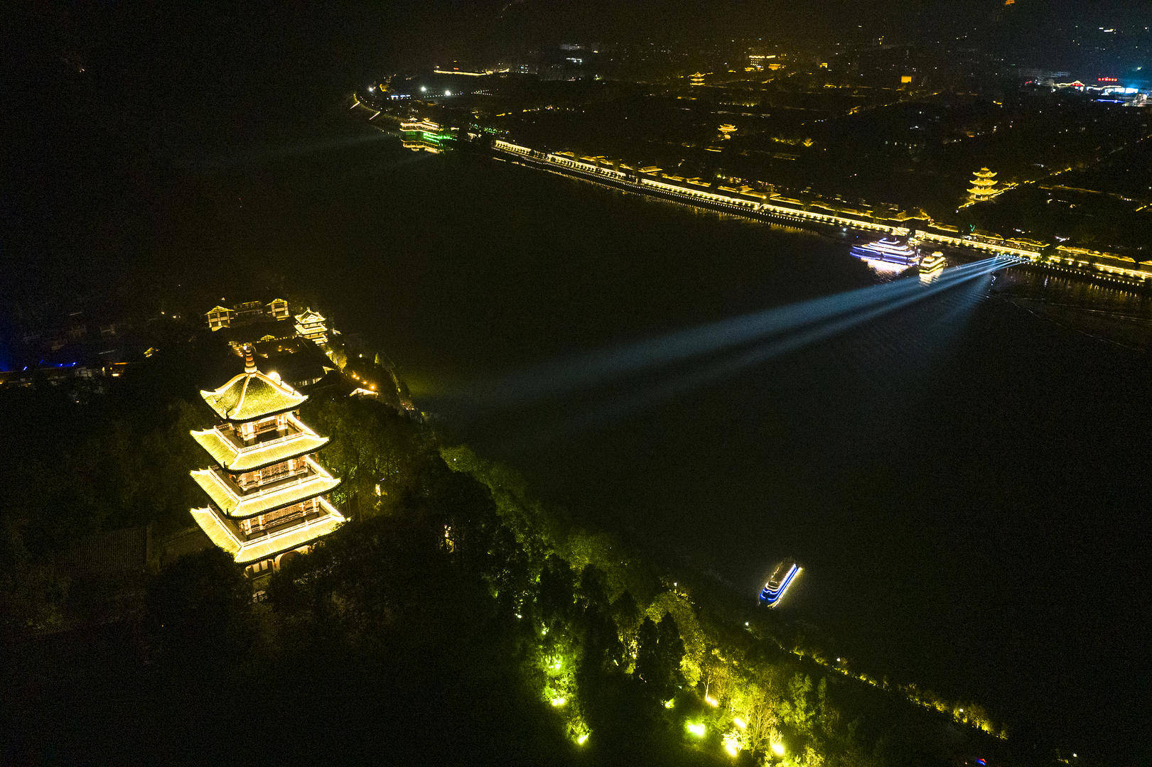 游客投诉在阆中一景区被索要597元上香费 官方：已致歉退款<strong></p>
<p>上海虚拟币交易中心</strong>，景区停业整顿