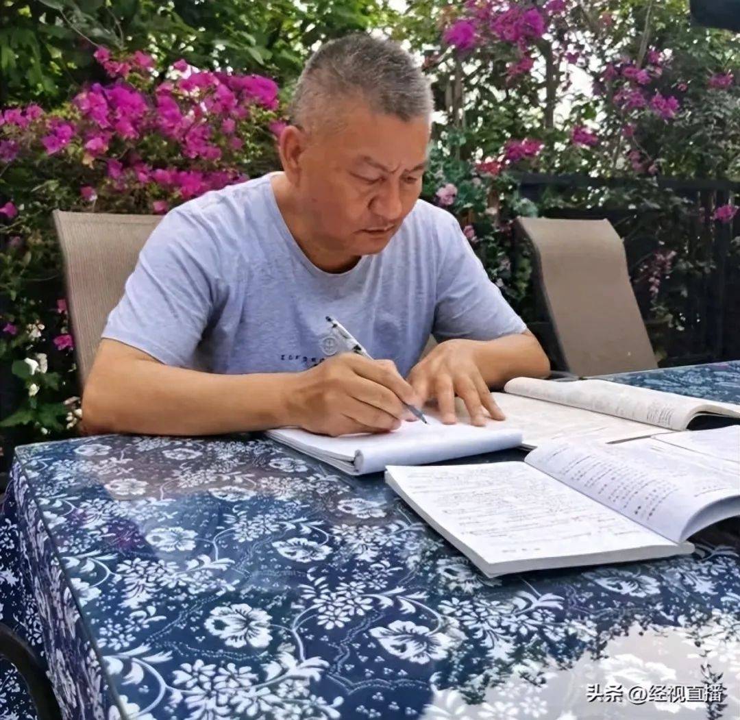 58岁梁实备战第29次高考<strong></p>
<p>tnt虚拟币团队</strong>，谈多次落榜：31岁已赚100万，也许用光前半生运气