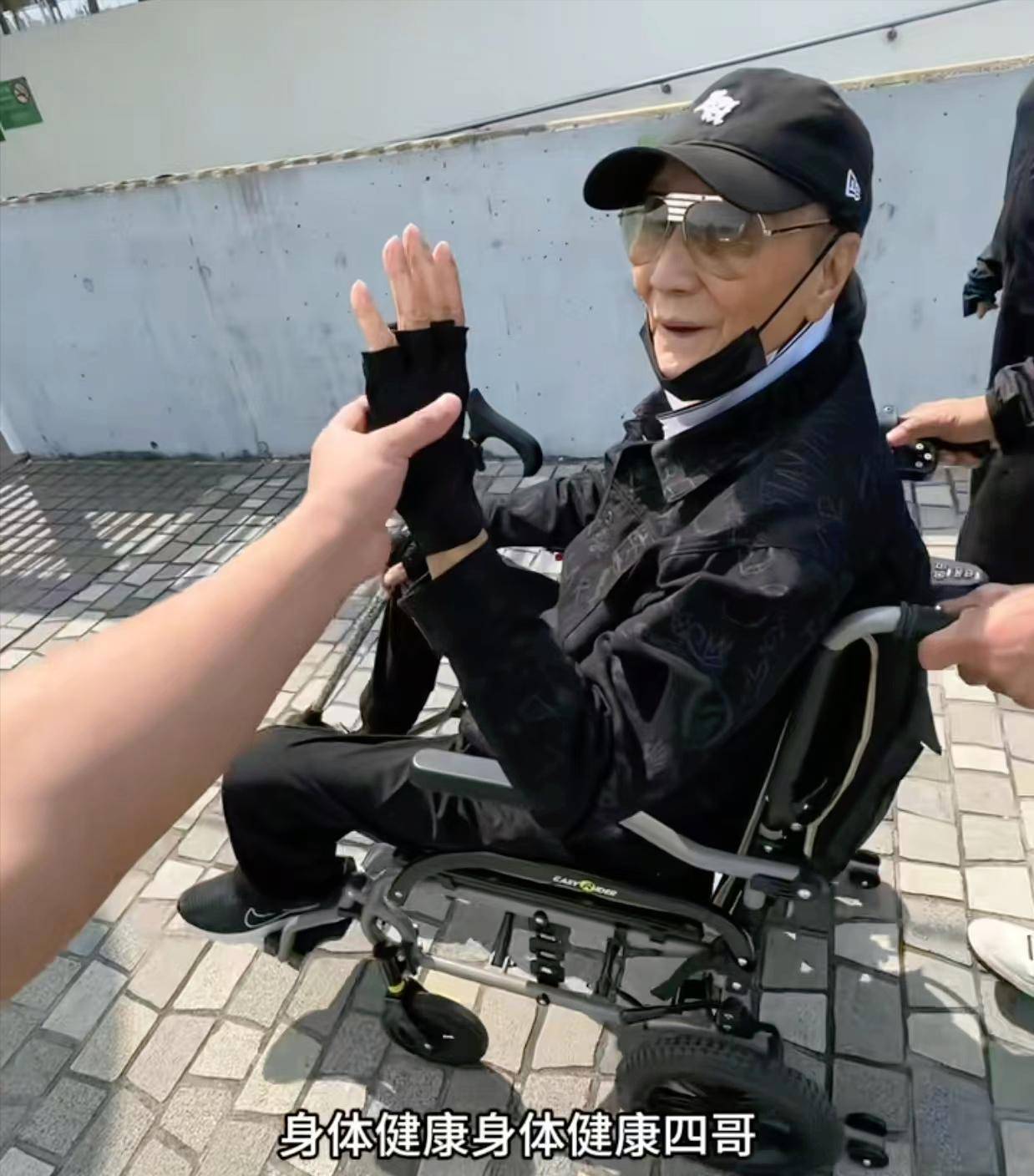 71岁成龙头发花白<strong></p>
<p>tnt虚拟币团队</strong>！谢贤交代后事张纪中出了车祸还得养家…慢慢老去的他们让人泪目