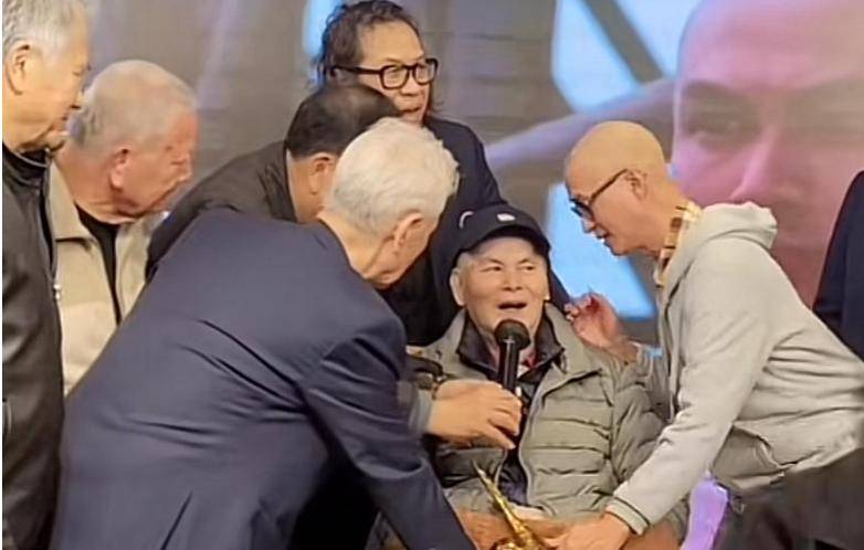 71岁成龙头发花白<strong></p>
<p>tnt虚拟币团队</strong>！谢贤交代后事张纪中出了车祸还得养家…慢慢老去的他们让人泪目