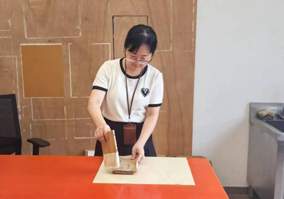 “冷板凳”一坐18年<strong></p>
<p>怎么用虚拟币赚钱软件</strong>！41岁厦门女子：要一直坐下去