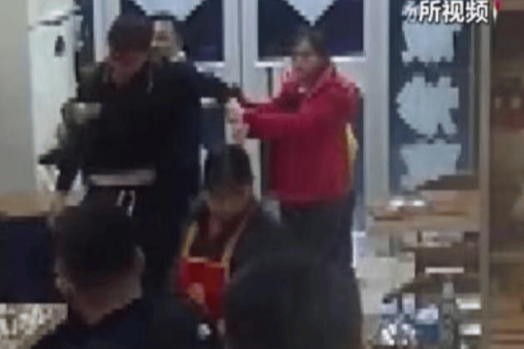 被打后还手是不是互殴<strong></p>
<p>哪种虚拟币容易崩盘</strong>？“小案”也适用正当防卫