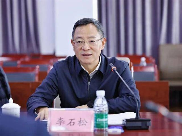 贪图享乐、道德败坏的李石松<strong></p>
<p>虚拟币挖矿活动</strong>，在厅长、市长、市委书记等任上敛财数额特别巨大