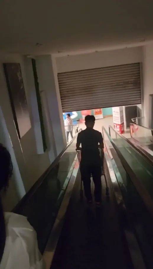 江苏苏州一大润发店员着急下班<strong></p>
<p>火币转出虚拟币</strong>，强制关闭载客中电梯！经理致歉：已警告处罚