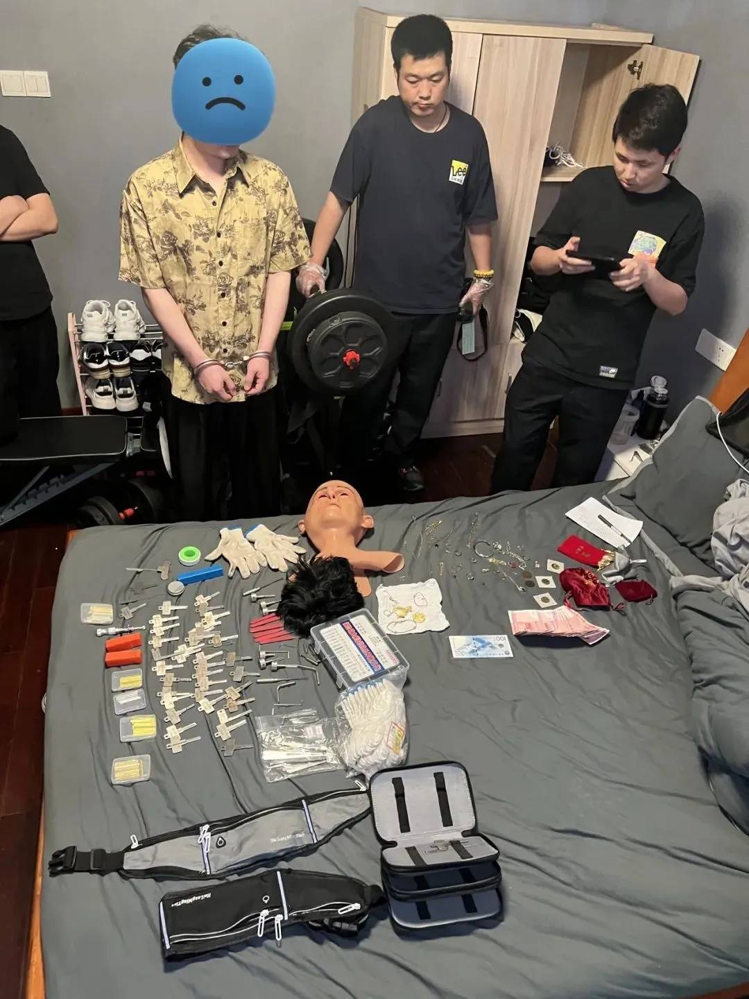 江苏一男子戴仿真“人皮”面具入室盗窃<strong></p>
<p>海外虚拟币交易所</strong>，流窜多个小区作案，涉案金额达15万余元