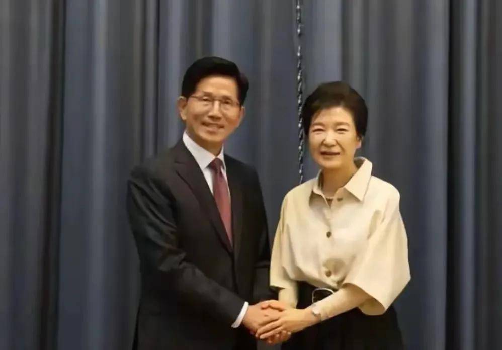 李在明胜利无望？李明博、朴槿惠联手<strong></p>
<p>虚拟币交易网充值</strong>，韩国大选进入白热化阶段！