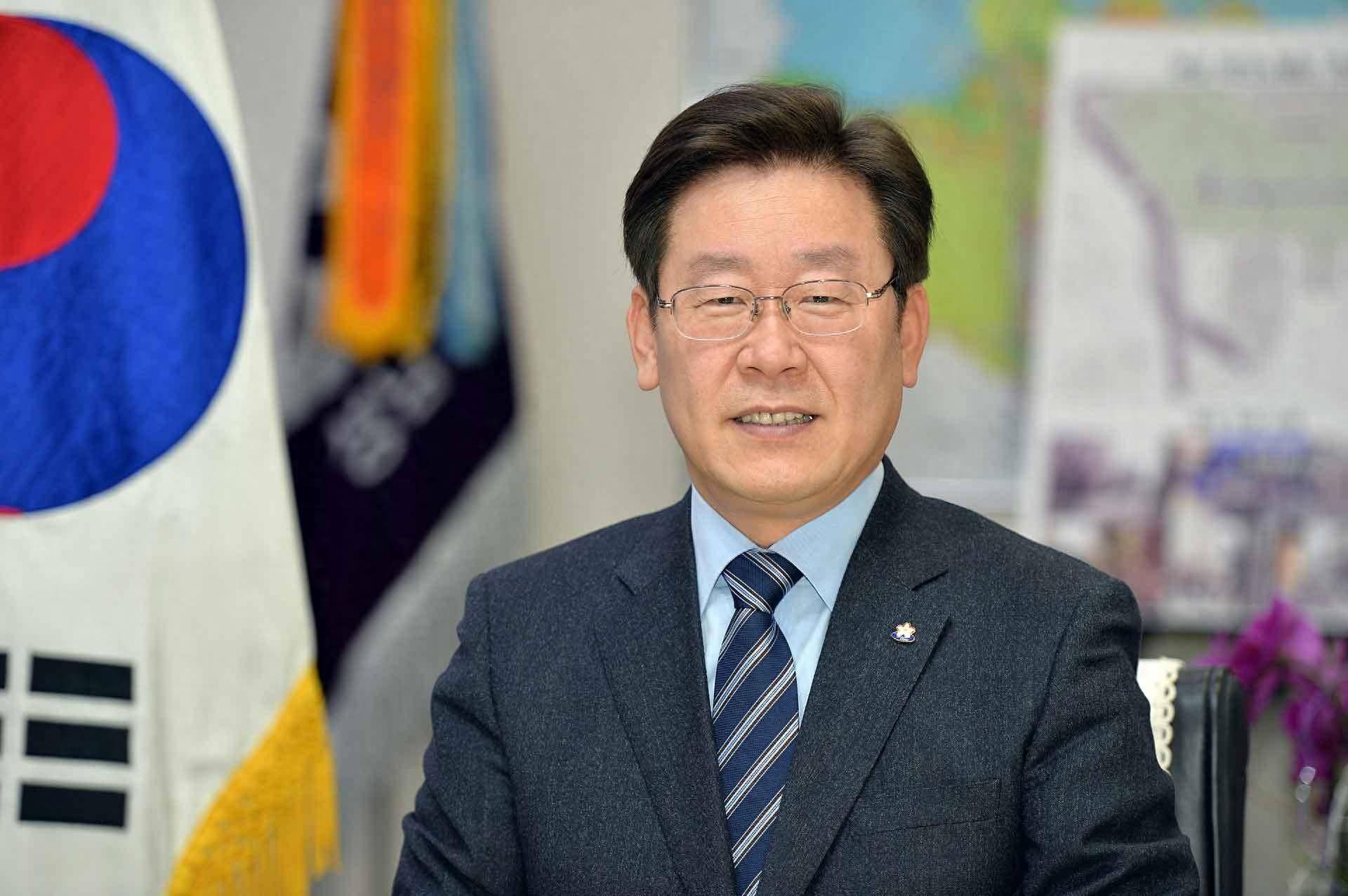 李在明胜利无望？李明博、朴槿惠联手<strong></p>
<p>虚拟币交易网充值</strong>，韩国大选进入白热化阶段！