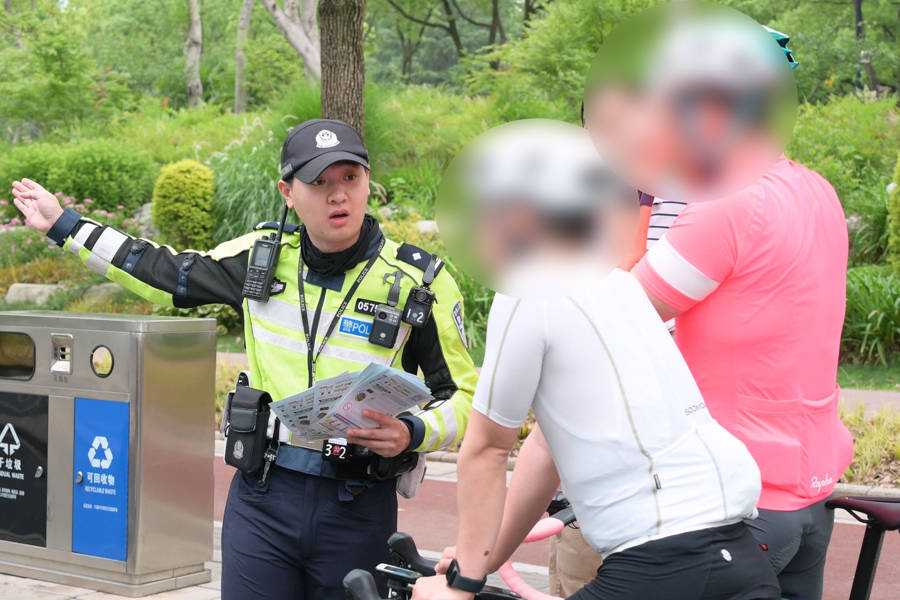 对“暴骑团”出手<strong></p>
<p>虚拟币交易网充值</strong>！浦东交警严查违法骑行：公路不是竞技场