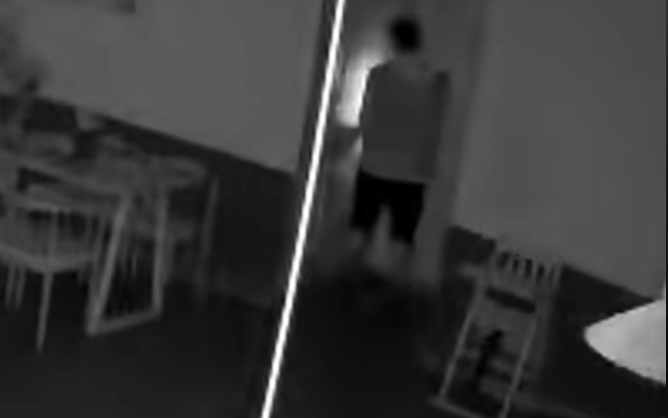 第一次见面就表白！被拒绝后男子凌晨3点狂敲女生房门<strong></p>
<p>http虚拟币</strong>，随后拿出工具撬锁……