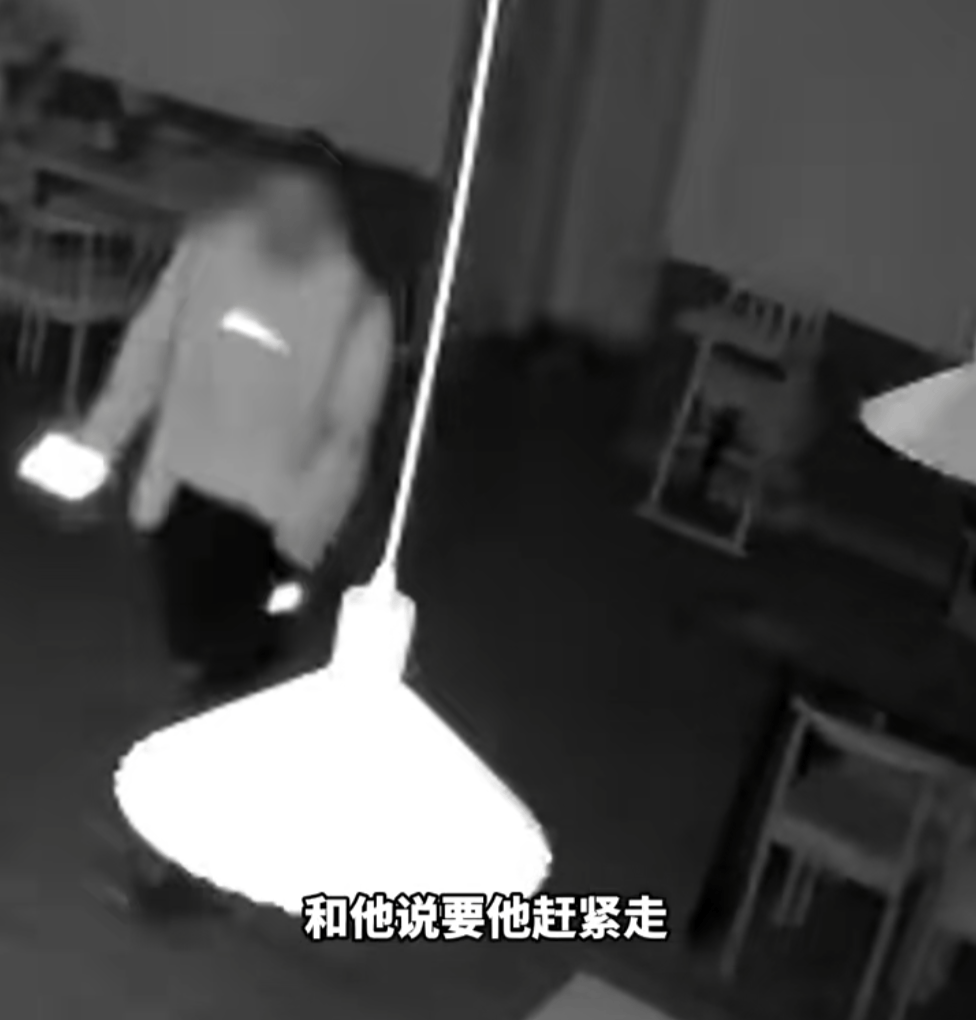 第一次见面就表白！被拒绝后男子凌晨3点狂敲女生房门<strong></p>
<p>http虚拟币</strong>，随后拿出工具撬锁……
