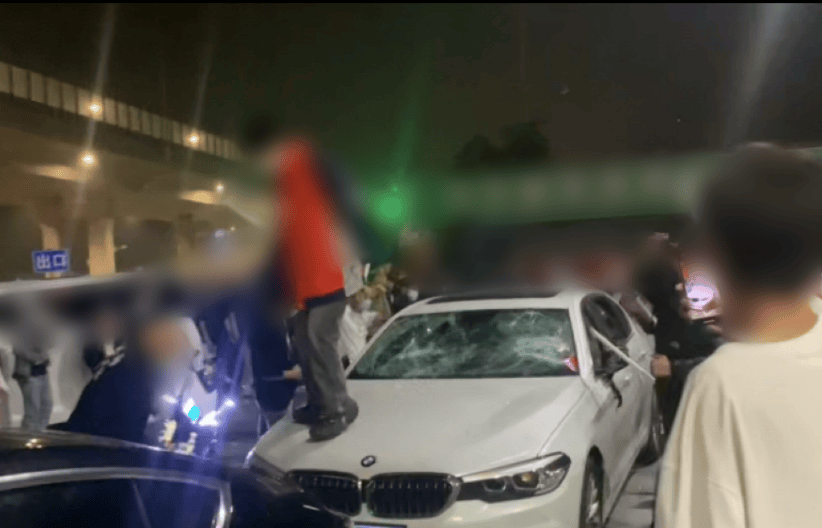 加油站内砸车打人<strong></p>
<p>icb虚拟币</strong>，23名嫌疑人被临沂警方抓获