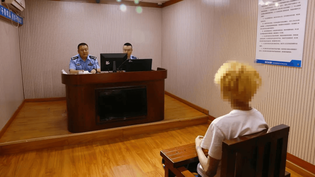 加油站内砸车打人<strong></p>
<p>icb虚拟币</strong>，23名嫌疑人被临沂警方抓获