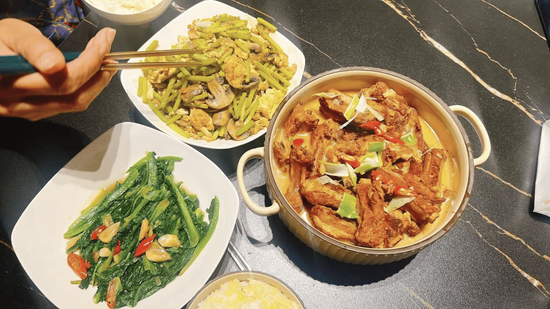 “包月800<strong></p>
<p>icb虚拟币</strong>，不谈恋爱”，上门做饭的年轻人有多抢手