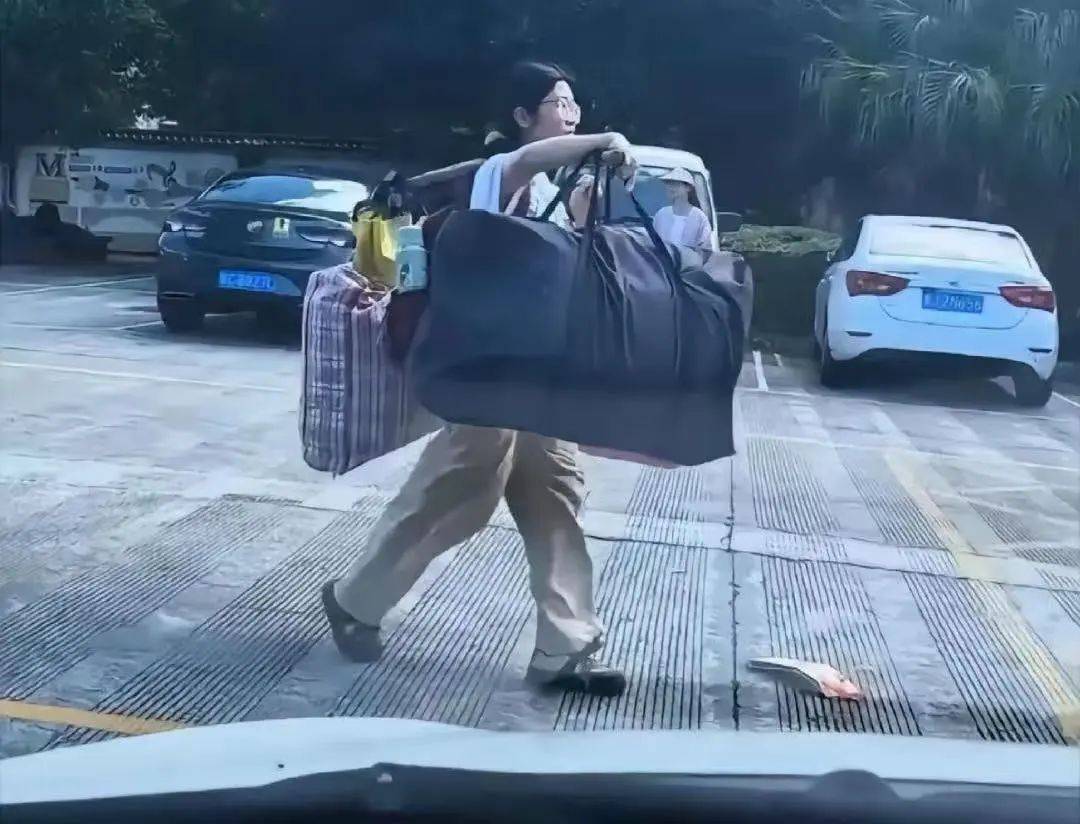 扁担女孩高考成绩出炉<strong></p>
<p>上海虚拟币交易平台制作</strong>，班主任：班级高考成绩好于预期