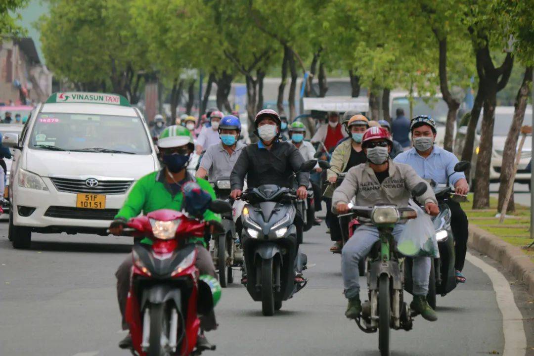 再有钱的北京白领<strong></p>
<p>上海虚拟币交易平台制作</strong>，也得穿“电驴套装”