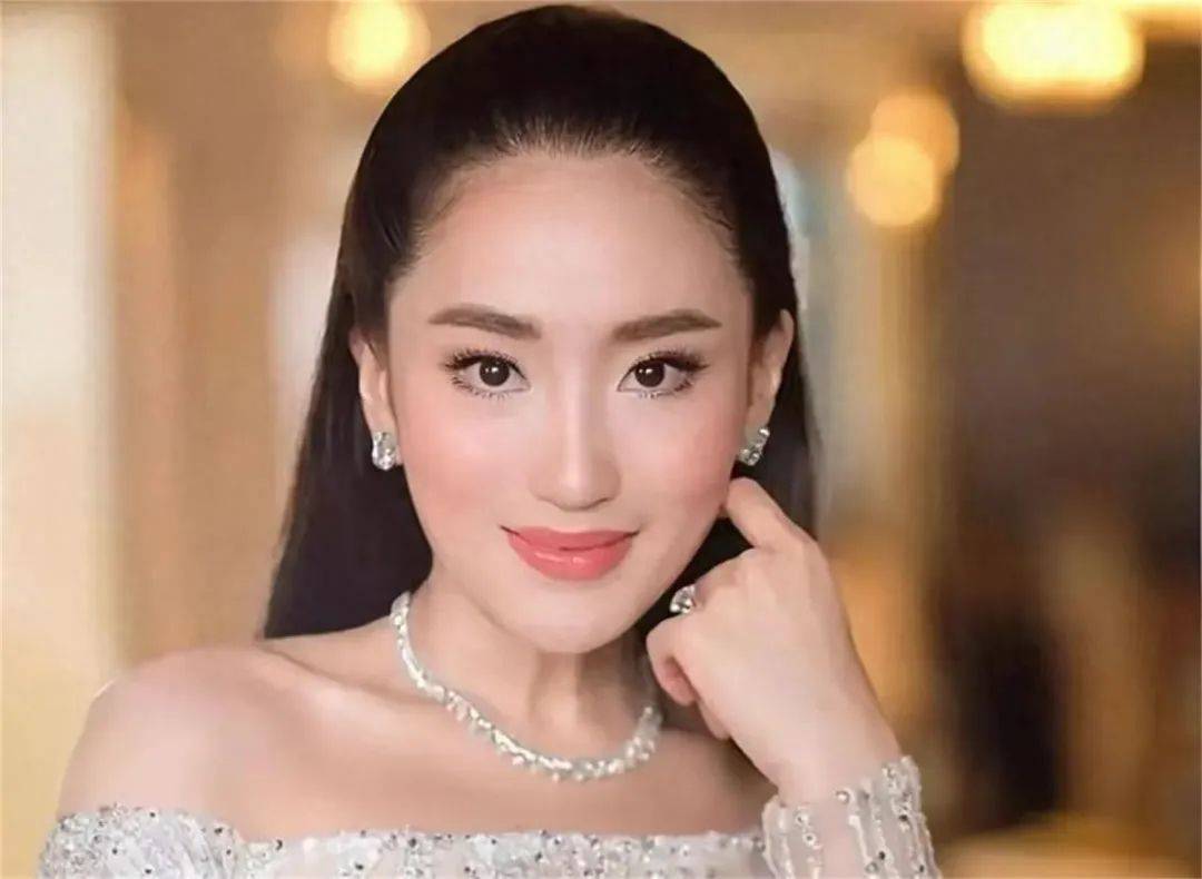总理府已被围<strong></p>
<p>虚拟币2018崩盘</strong>，泰陆军司令出山，洪森预测，美女总理三月内必下台