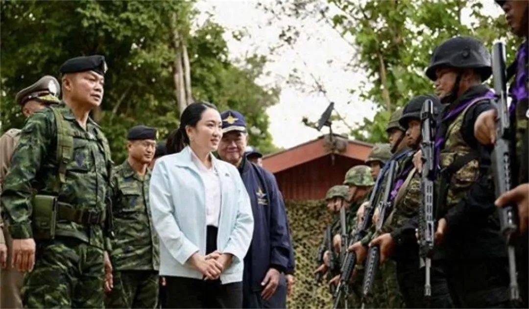 总理府已被围<strong></p>
<p>虚拟币2018崩盘</strong>，泰陆军司令出山，洪森预测，美女总理三月内必下台
