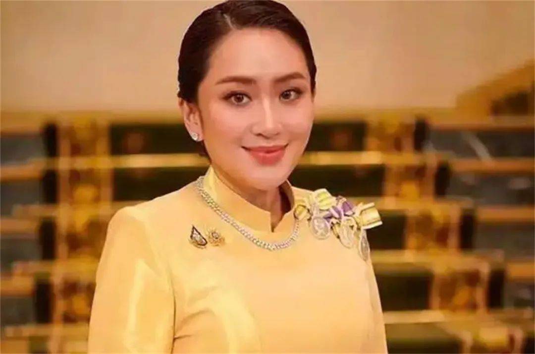 总理府已被围<strong></p>
<p>虚拟币2018崩盘</strong>，泰陆军司令出山，洪森预测，美女总理三月内必下台