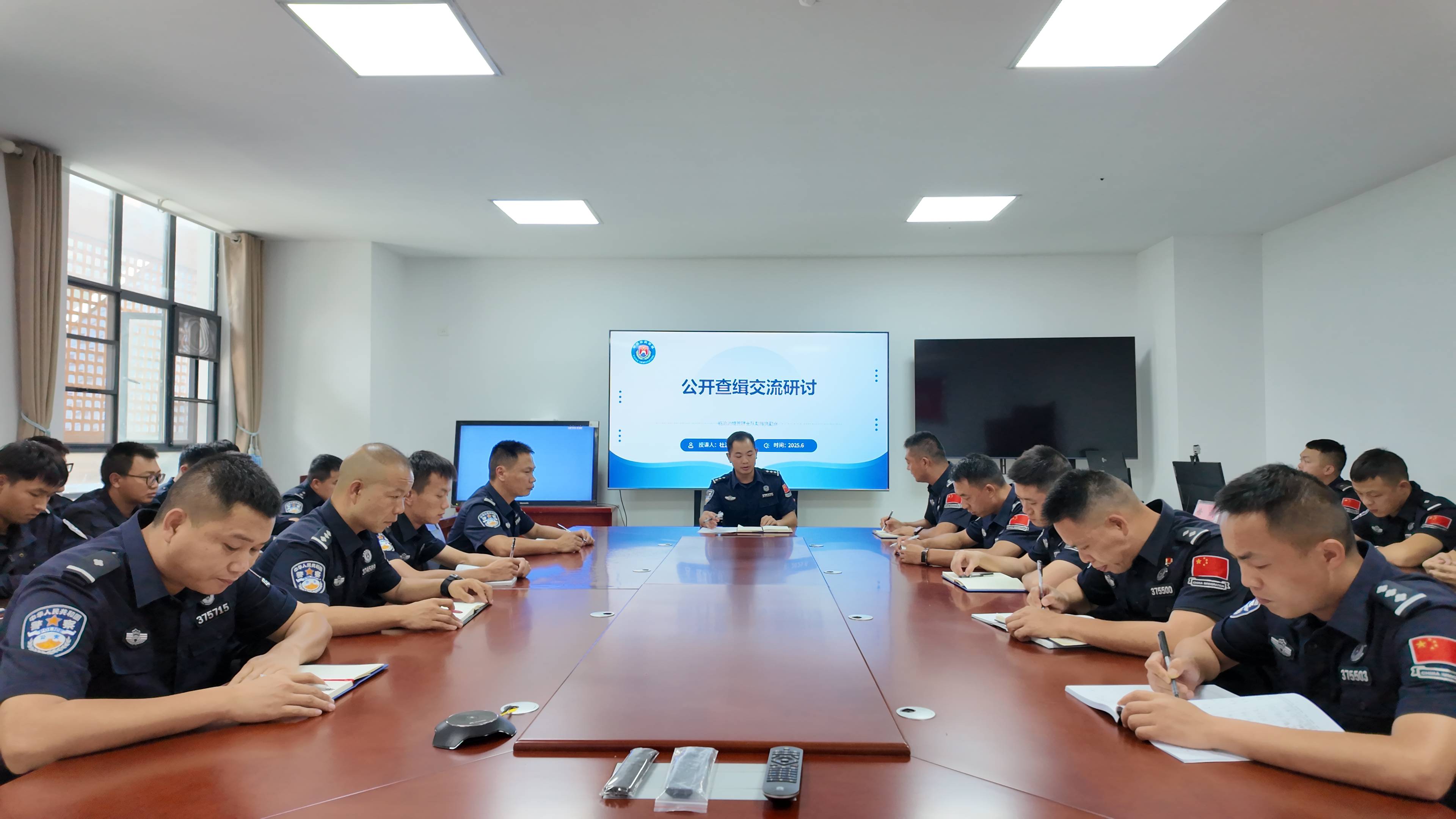 102.13万人次<strong></p>
<p>网上虚拟币交易规则</strong>！勐撒临时执勤点验放进出边境人员突破百万大关！