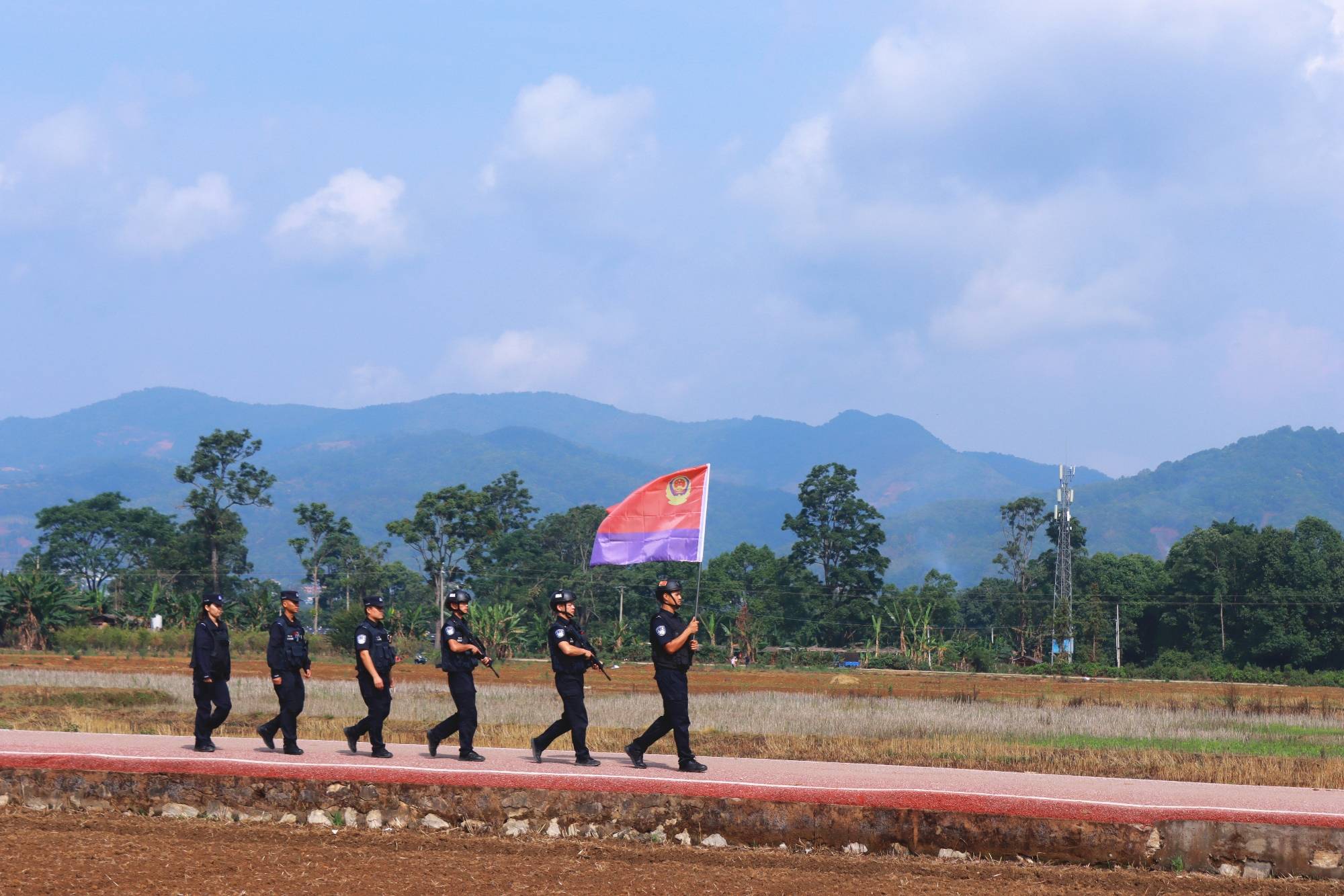 102.13万人次<strong></p>
<p>网上虚拟币交易规则</strong>！勐撒临时执勤点验放进出边境人员突破百万大关！