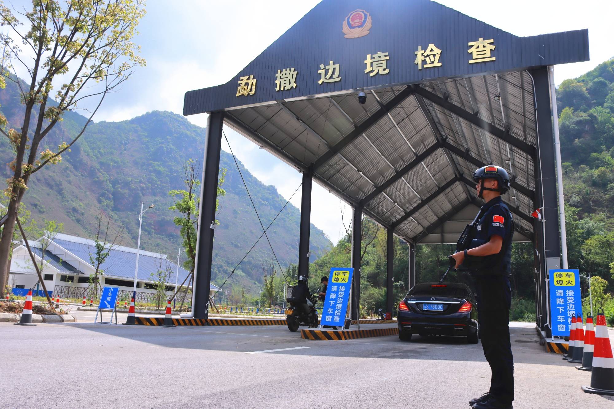 102.13万人次<strong></p>
<p>网上虚拟币交易规则</strong>！勐撒临时执勤点验放进出边境人员突破百万大关！