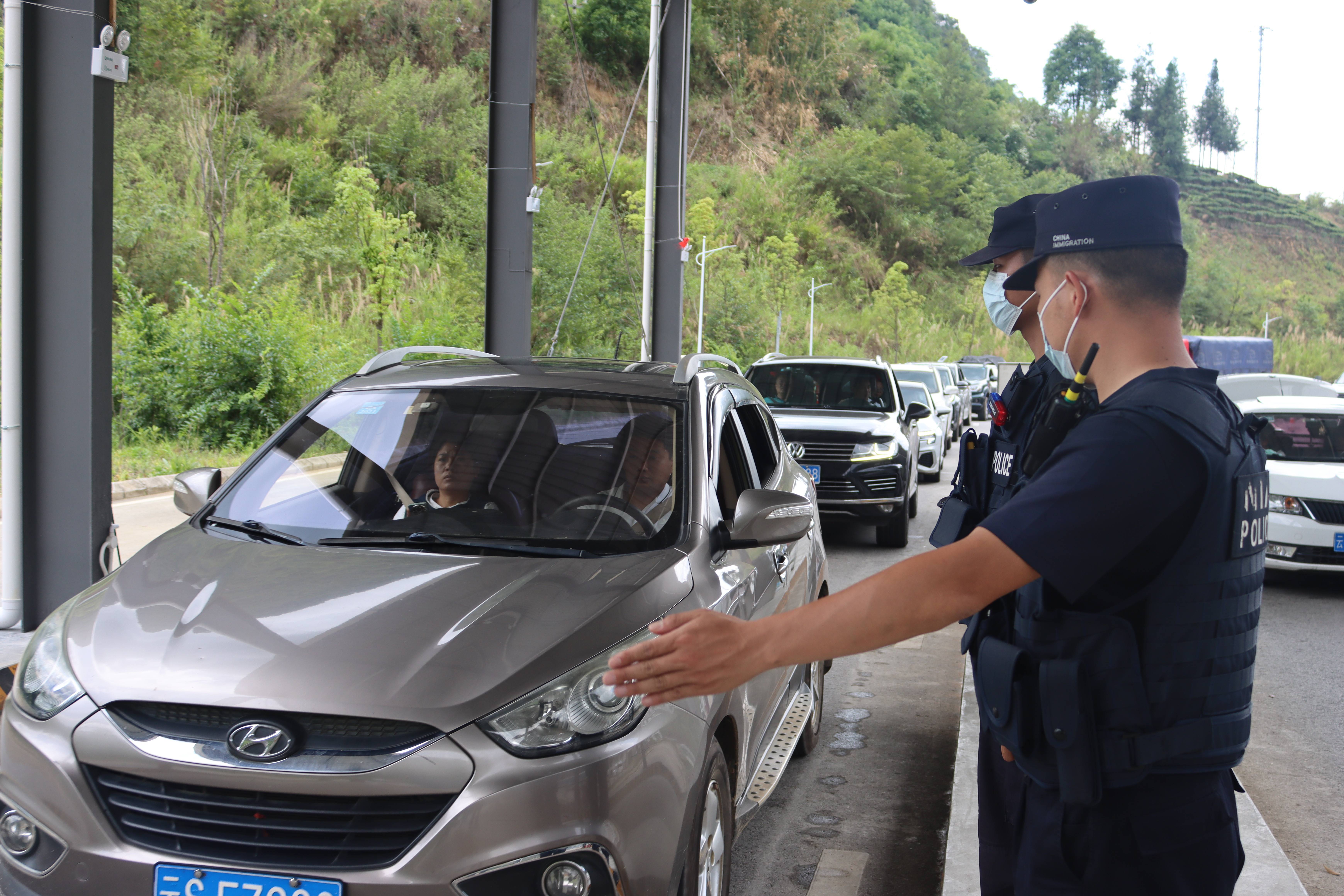 102.13万人次<strong></p>
<p>网上虚拟币交易规则</strong>！勐撒临时执勤点验放进出边境人员突破百万大关！