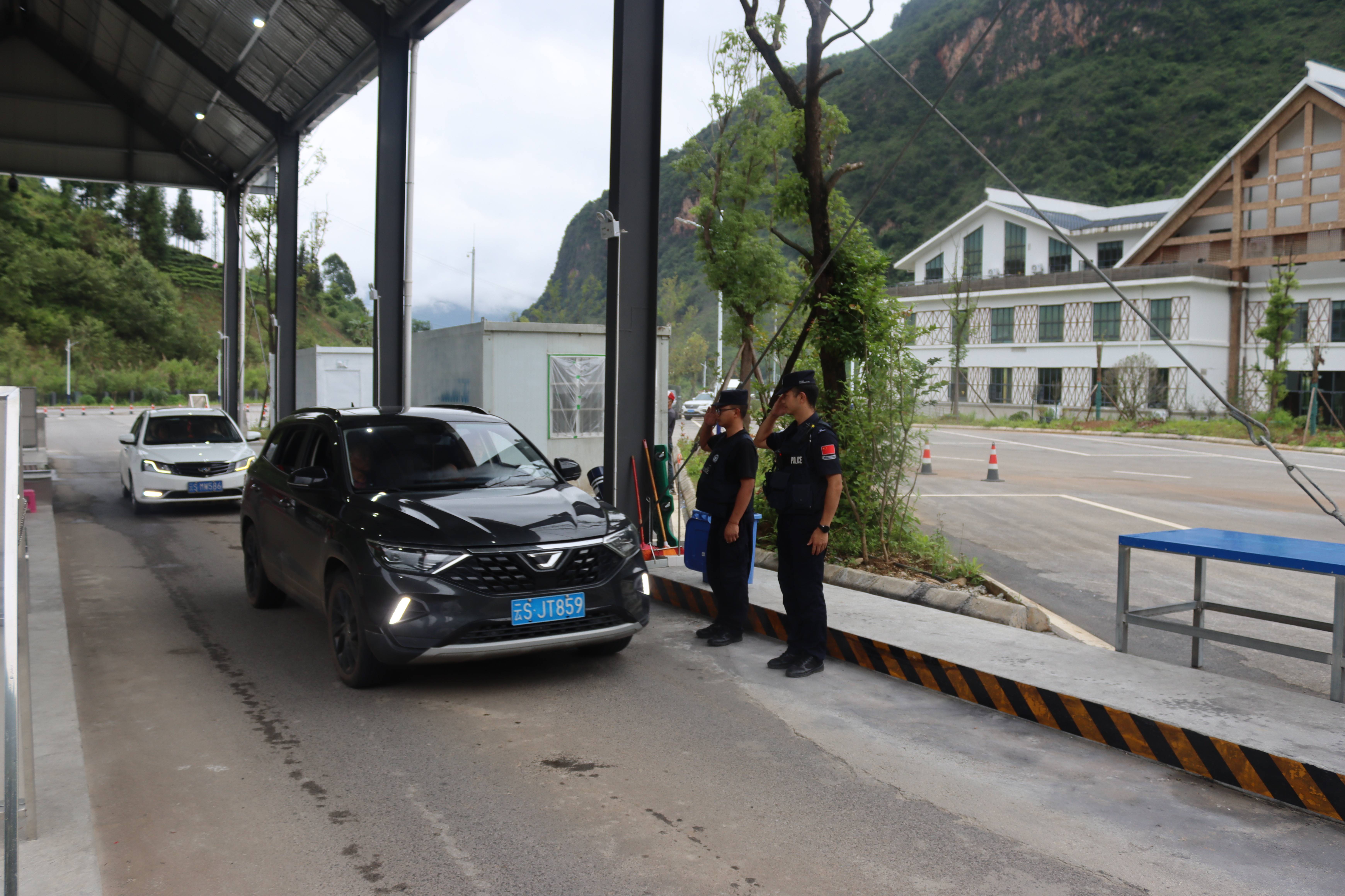 102.13万人次<strong></p>
<p>网上虚拟币交易规则</strong>！勐撒临时执勤点验放进出边境人员突破百万大关！