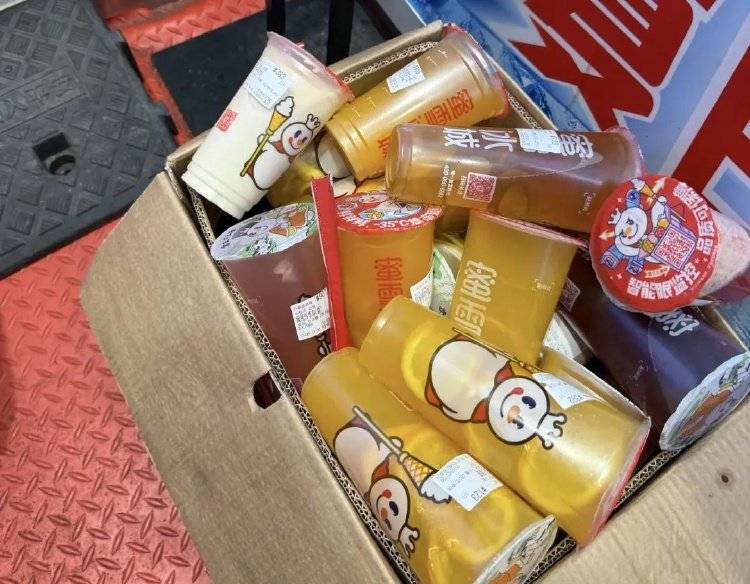 外卖大战：点20单17单免费<strong></p>
<p>假如虚拟币崩盘</strong>，骑手日赚上千不舍休息，店员累惨