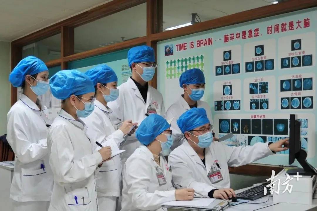 男子CT检查室突发脑梗、心跳骤停<strong></p>
<p>ZB虚拟币转币</strong>，厚街医院成功抢救