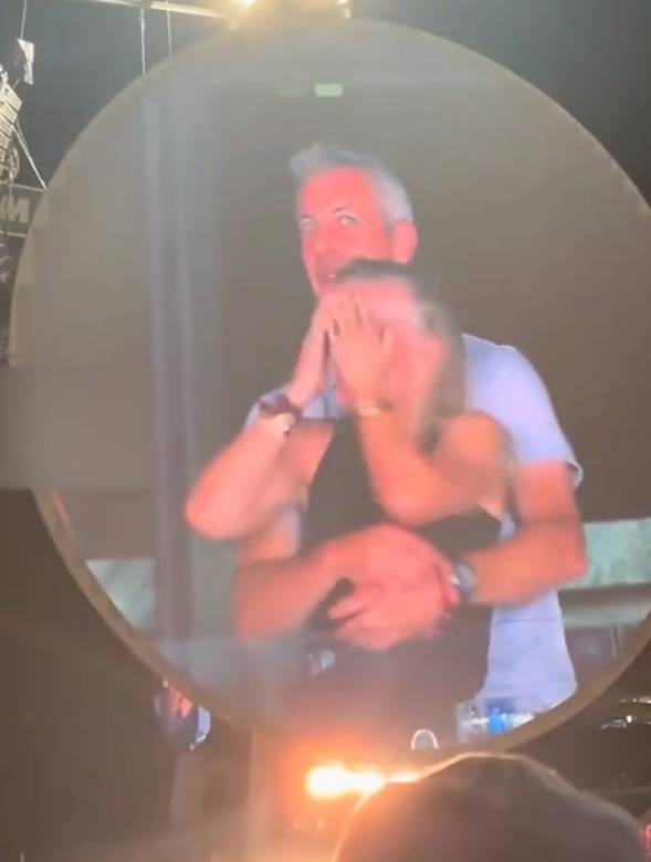 Coldplay演唱会变捉奸现场<strong></p>
<p>虚拟币的线路</strong>！已婚大佬偷情女下属被拍