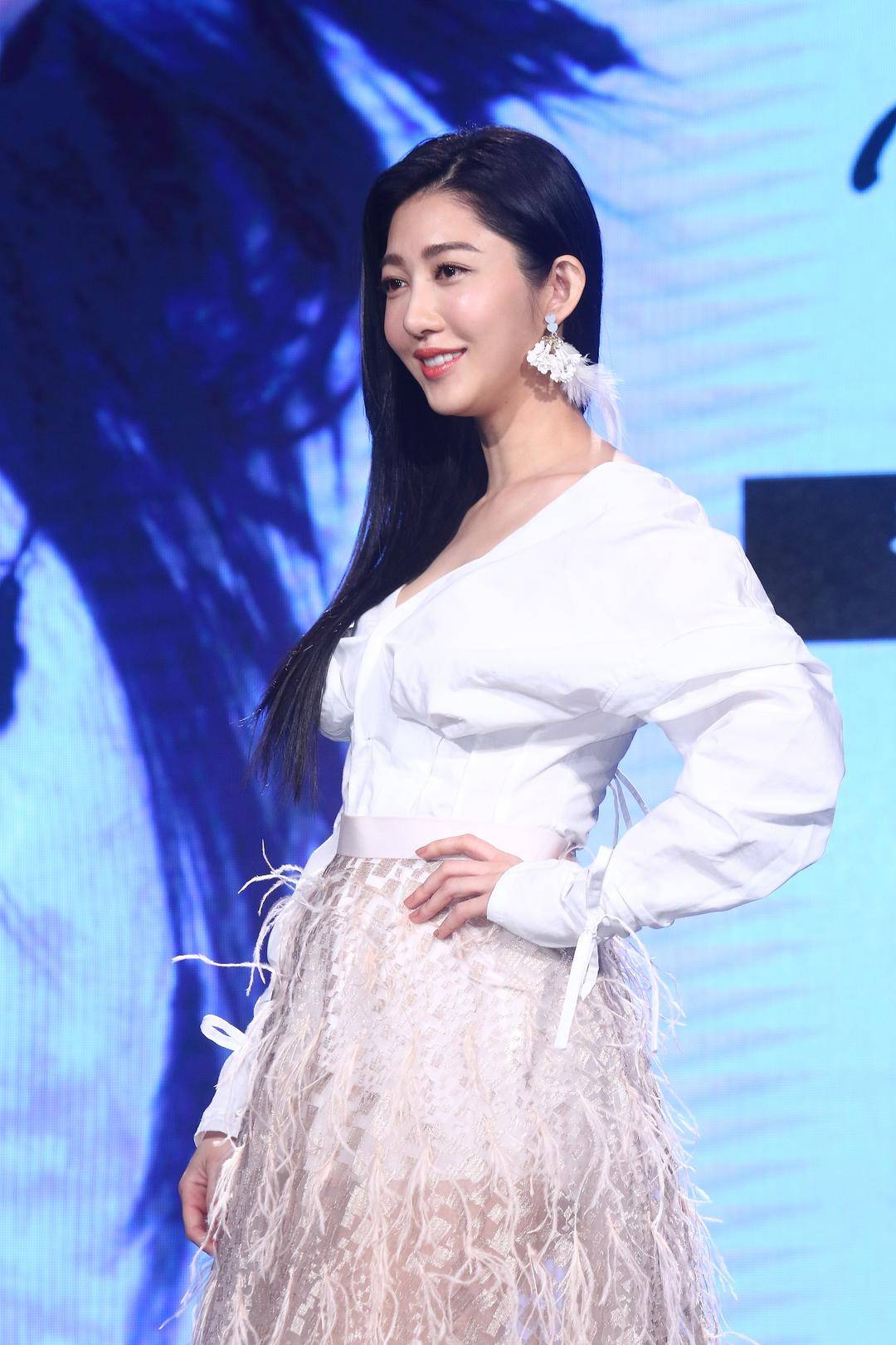 女演员竟用微波炉煮鸡蛋<strong></p>
<p>虚拟币</strong>，结果鸡蛋在眼前爆炸，受伤后发声