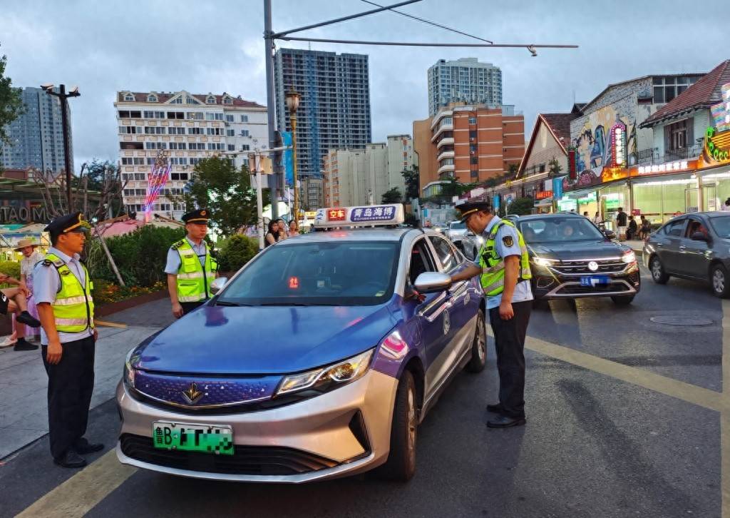 车不动计价器还在“跑”<strong></p>
<p>虚拟币时间</strong>，青岛一辆出租车安装“跑得快”被查处