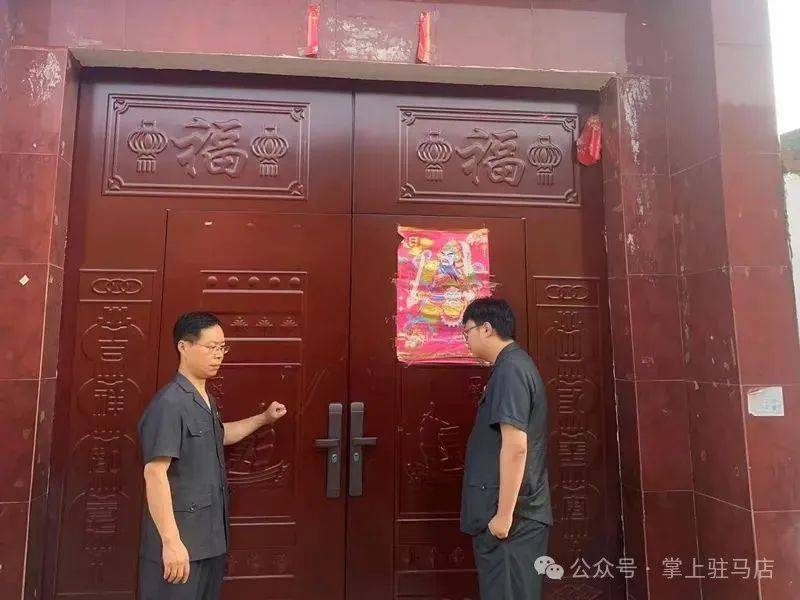 现场画面曝光！河南驻马店出动多名干警<strong></p>
<p>广州虚拟币公司</strong>，多人被带走！