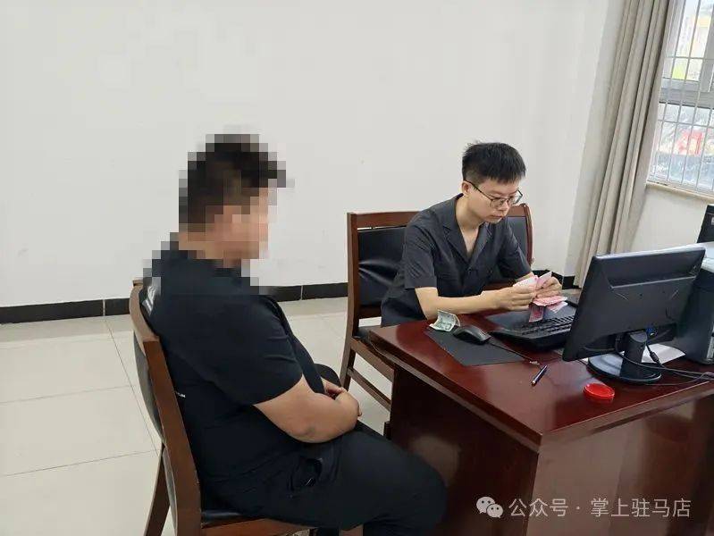 现场画面曝光！河南驻马店出动多名干警<strong></p>
<p>广州虚拟币公司</strong>，多人被带走！