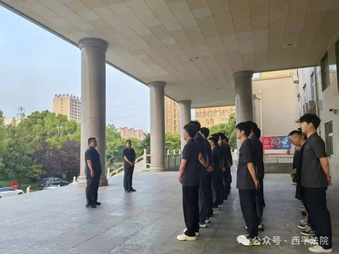 现场画面曝光！河南驻马店出动多名干警<strong></p>
<p>广州虚拟币公司</strong>，多人被带走！