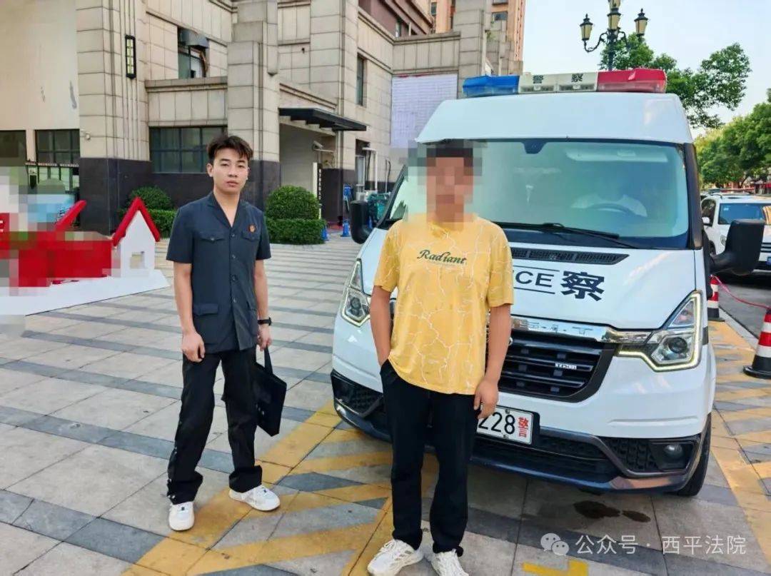 现场画面曝光！河南驻马店出动多名干警<strong></p>
<p>广州虚拟币公司</strong>，多人被带走！