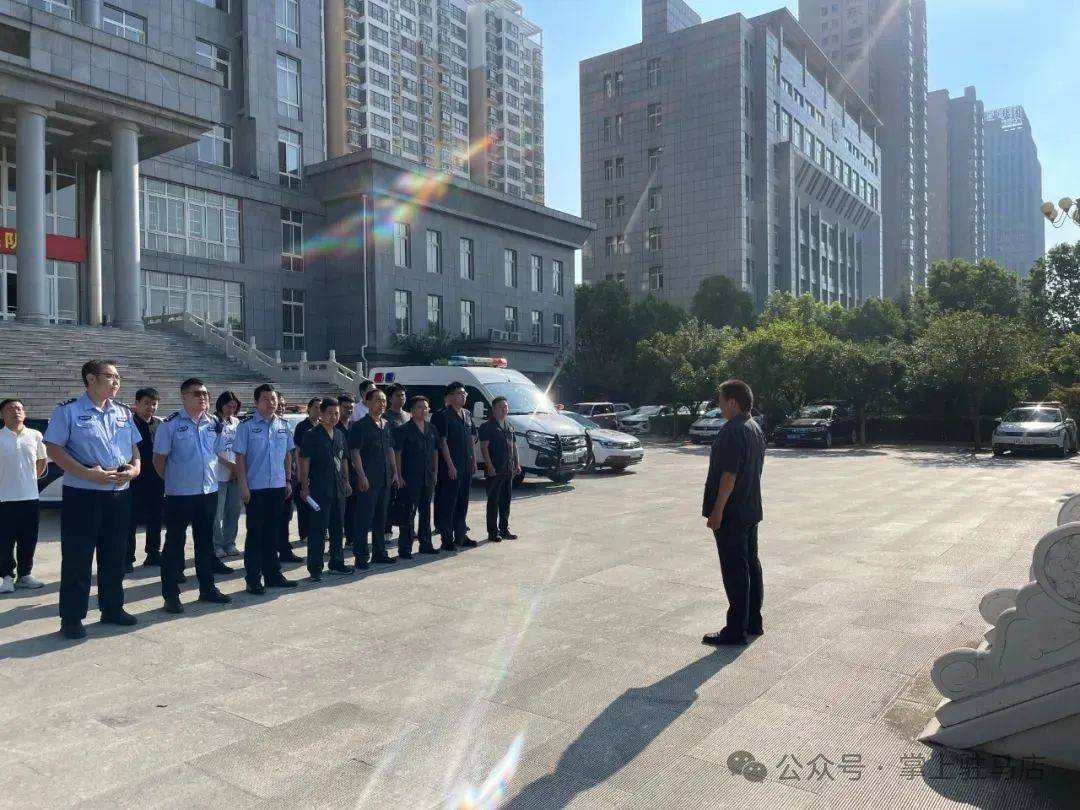 现场画面曝光！河南驻马店出动多名干警<strong></p>
<p>广州虚拟币公司</strong>，多人被带走！