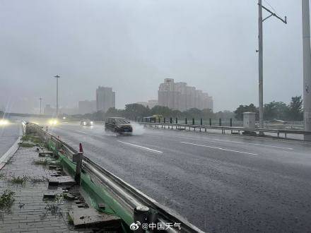 北京七区已现暴雨或大暴雨 早高峰城区及北部地区仍有明显降雨 注意出行安全<strong></p>
<p>交易公司</strong>！