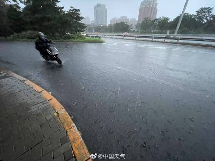 北京七区已现暴雨或大暴雨 早高峰城区及北部地区仍有明显降雨 注意出行安全<strong></p>
<p>交易公司</strong>！