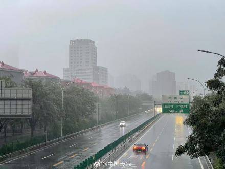 北京七区已现暴雨或大暴雨 早高峰城区及北部地区仍有明显降雨 注意出行安全<strong></p>
<p>交易公司</strong>！