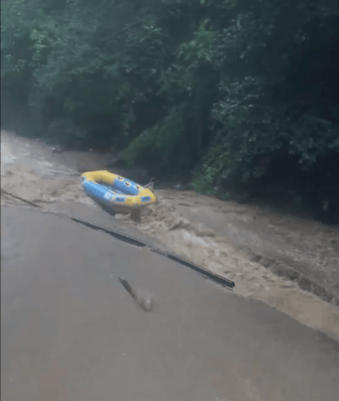 大峡谷漂流突降大雨<strong></p>
<p>交易公司</strong>，24岁女游客落水失联！亲属：仍在搜寻中