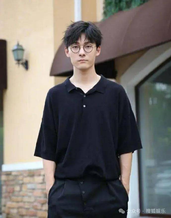 离婚三年又被拍到亲密逛超市<strong></p>
<p>虚拟币公司倒闭了吗</strong>，他俩这是纯带娃还是真复合了？
