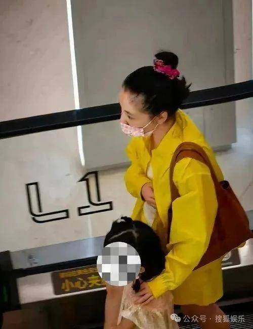 离婚三年又被拍到亲密逛超市<strong></p>
<p>虚拟币公司倒闭了吗</strong>，他俩这是纯带娃还是真复合了？