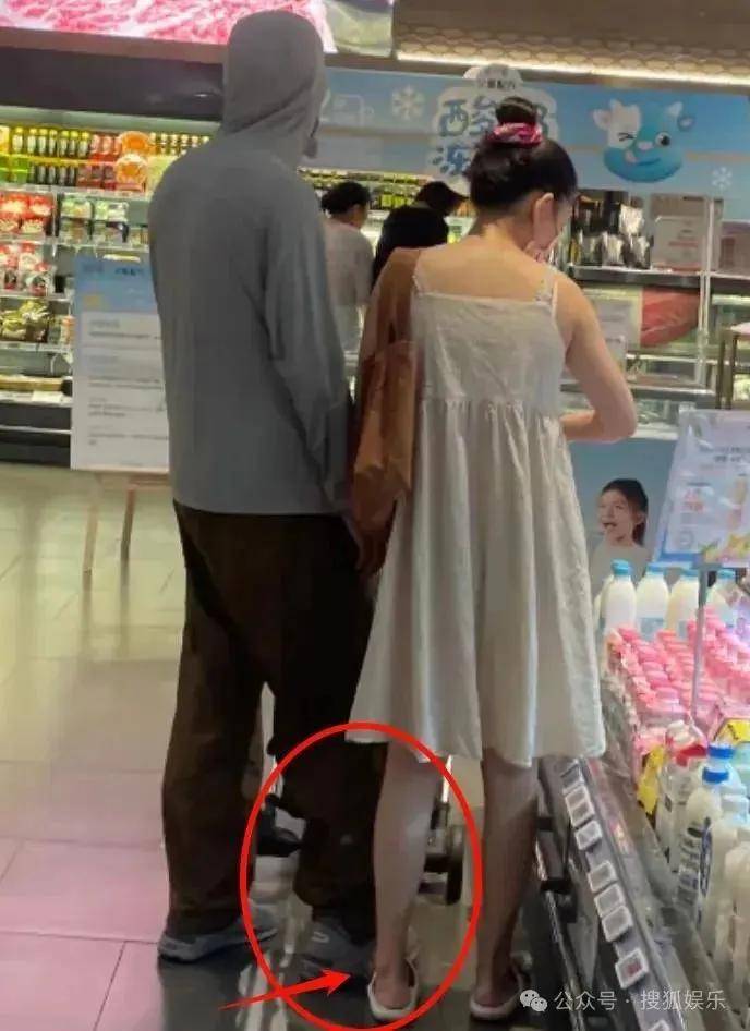 离婚三年又被拍到亲密逛超市<strong></p>
<p>虚拟币公司倒闭了吗</strong>，他俩这是纯带娃还是真复合了？